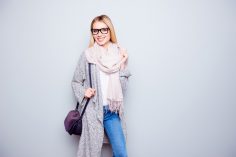 Kardigan damski – ciepły i modny sweter długi